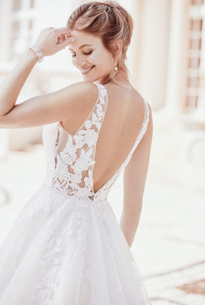 Brautkleid mit Rückenausschnitt