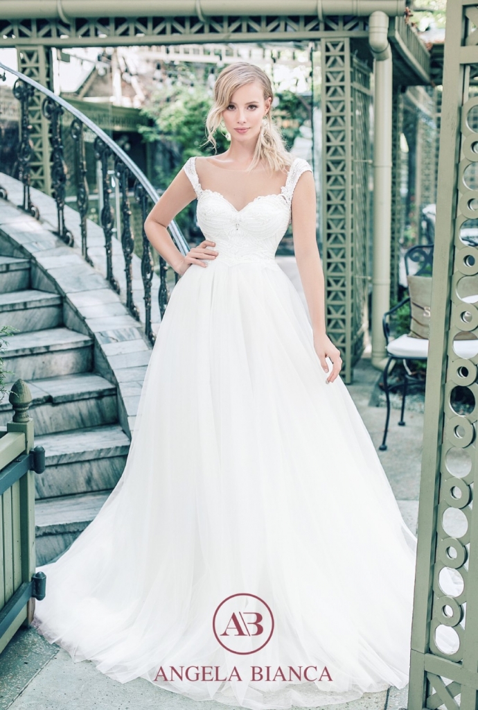 Brautkleid mit Herzausschnitt und Trägern